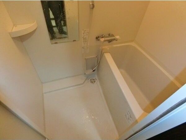 バス・シャワールーム　※写真は別号室です。