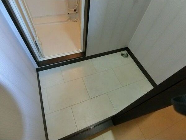 洗面設備　※写真は別号室です。