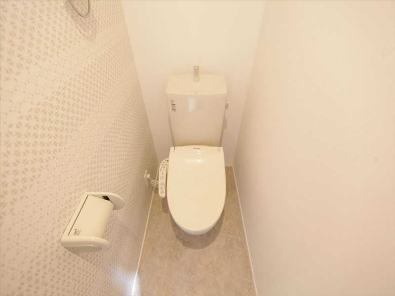 トイレ　温水洗浄暖房便座付トイレ