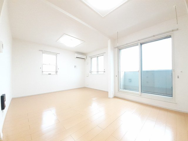 居室・リビング　こちらのリビングで趣味の時間をお楽しみください