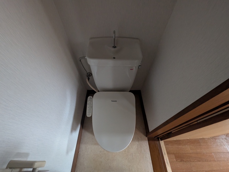 トイレ　温水洗浄便座