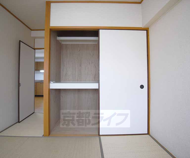 収納　和室には押入れがあります。