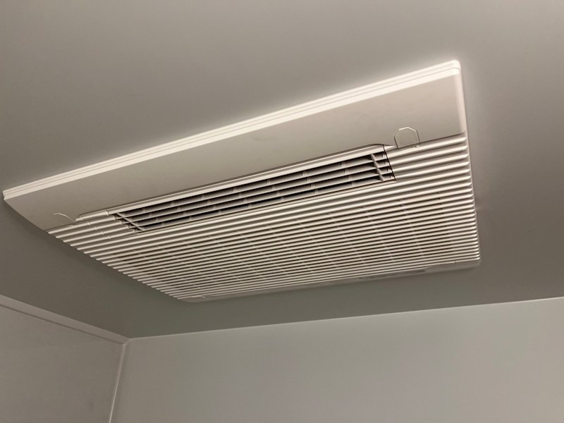 バス・シャワールーム　浴室乾燥機