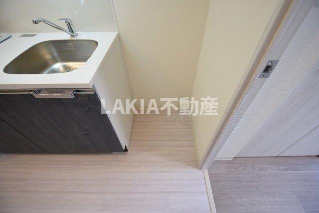 その他　冷蔵庫置場はもはやキッチンの横が主流です。