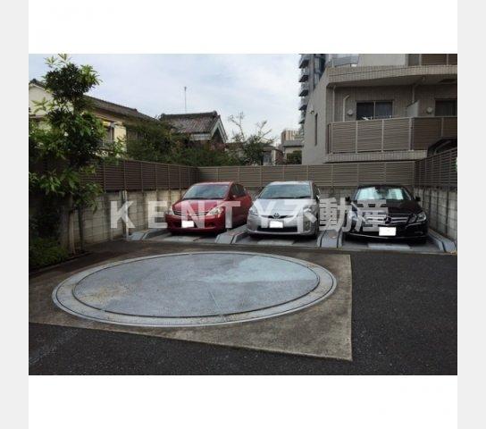 駐車場　駐車場に車を止められます