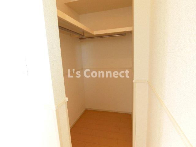 収納　ウォークスルークロゼットでお荷物もすっきり収納。