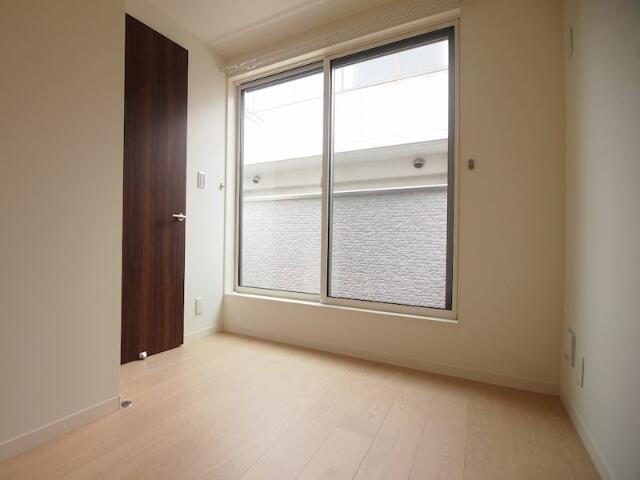 その他部屋・スペース　落ち着いて過ごせるお部屋なので、寝室にいかがでしょうか