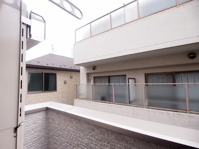 バルコニー　外からの目が気にならないバルコニーで洗濯物が干せます