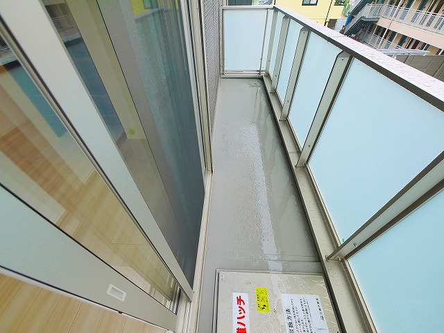 バルコニー　バルコニーからの眺めを楽しみながら食事をしませんか