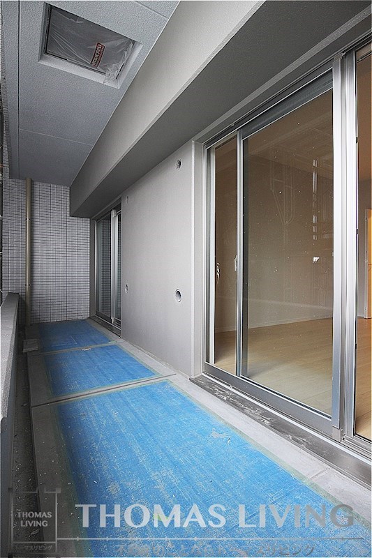 バルコニー　建設中のベランダのお写真です。