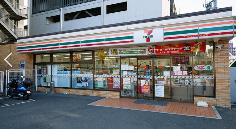 コンビニ　セブンイレブン 横浜弥生町3丁目店（コンビニ）まで138m
