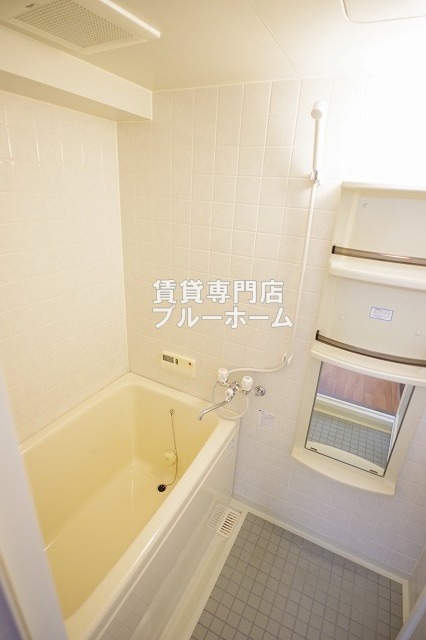 バス・シャワールーム　鏡のあるお風呂！