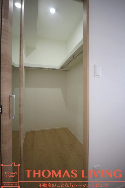収納　210号室は床、建具ともにナチュラル色のお部屋です♪