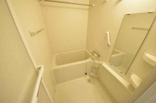 バス・シャワールーム　広々快適なバスルームです♪