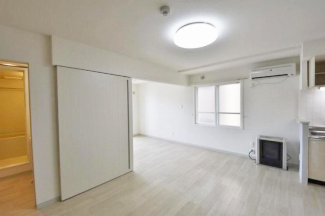 居室・リビング　白基調の明るいお部屋です♪