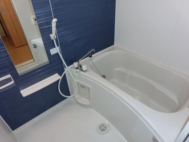 バス・シャワールーム　経済的な追い焚き機能付きお風呂