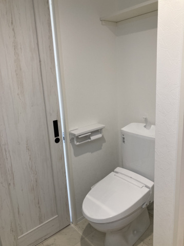 トイレ　同物件の他部屋の写真