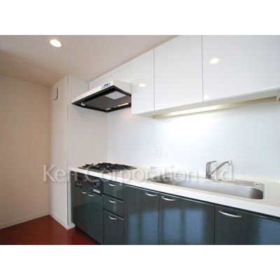 キッチン　同タイプ12階のお部屋を撮影。仕様が異なることがあります。