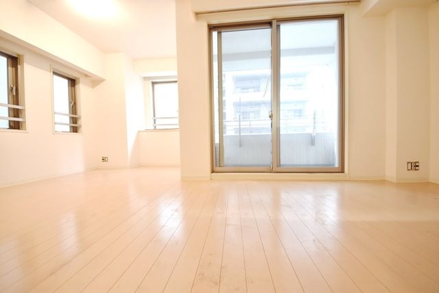 居室・リビング　クリーニング前の画像です。