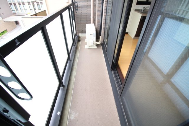 バルコニー　開放的で明るい空間を演出してくれるバルコニーです