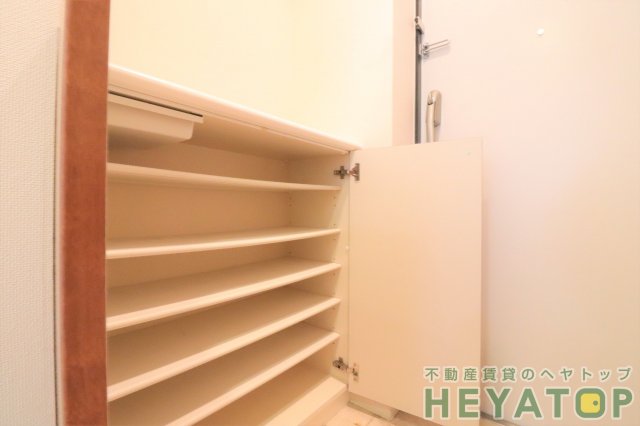 玄関　シューズボックス付き玄関（同仕様写真）