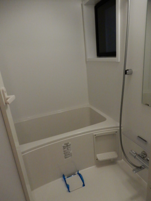 バス・シャワールーム　コンパクトで使いやすいお風呂です