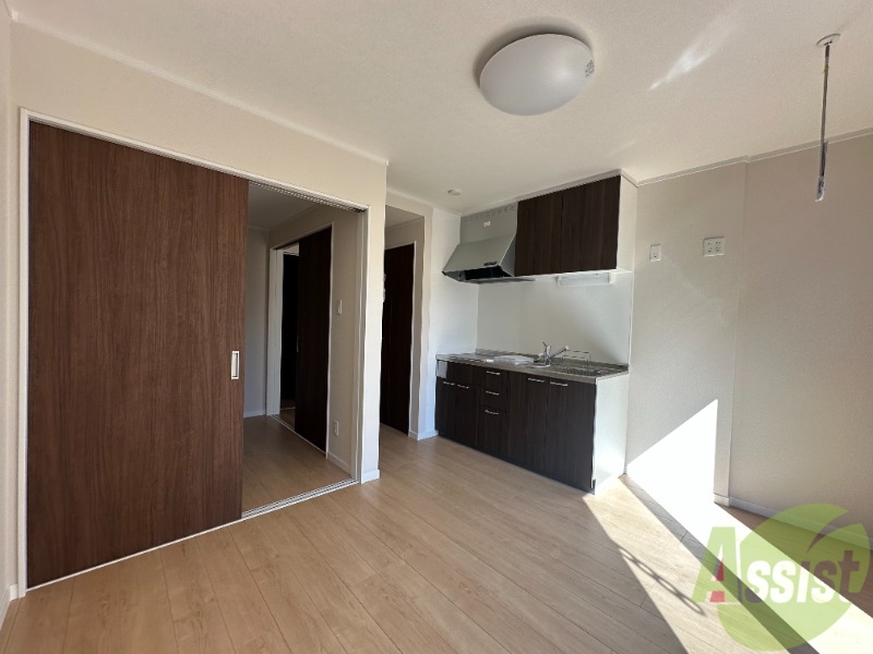 居室・リビング　ＤＫ７．５帖と洋室２．５帖を繋げて広くすることも出来ます。