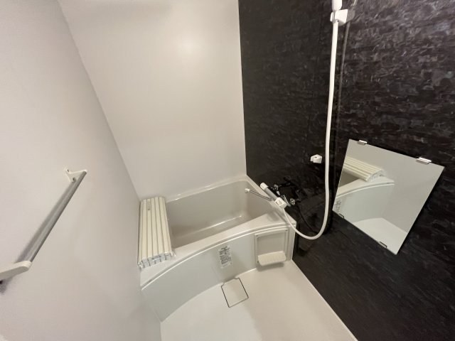 バス・シャワールーム　バストイレセパレートのシンプルな浴室です☆