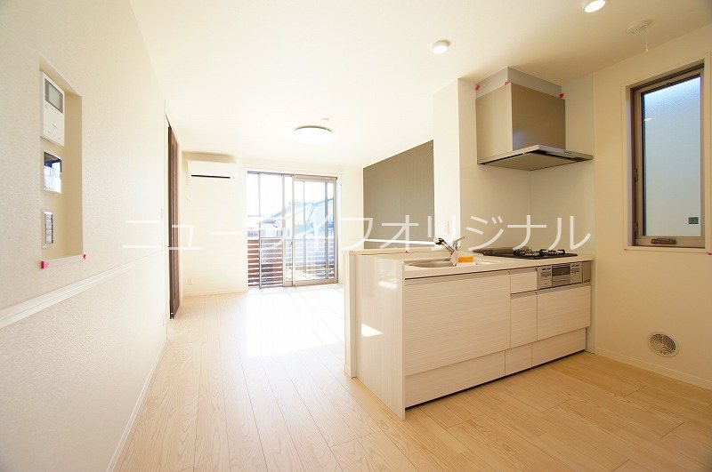 居室・リビング　南東向きで日当りが良く明るいリビング。