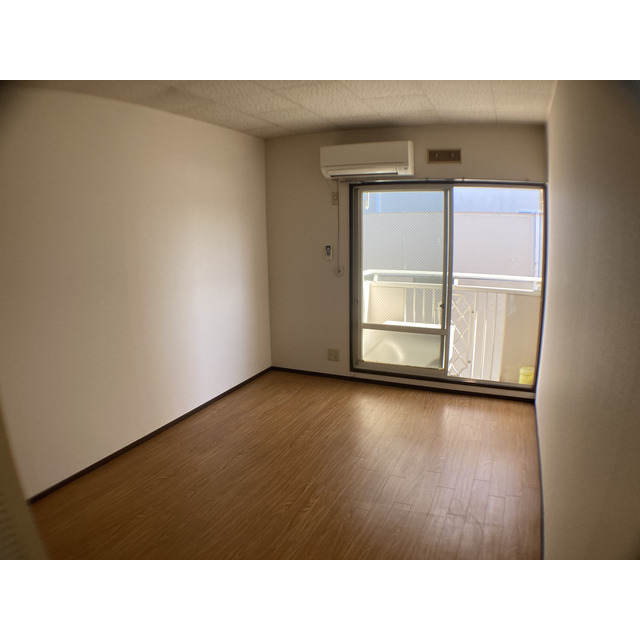 居室・リビング　ゆったり過ごせる居間です