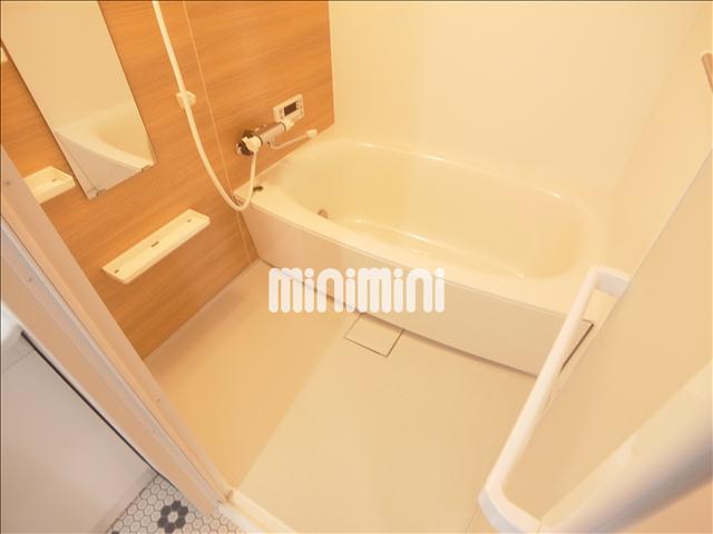 バス・シャワールーム　追い焚き機能付きのお風呂です。