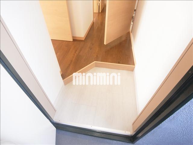 玄関　玄関、下駄箱付きです。