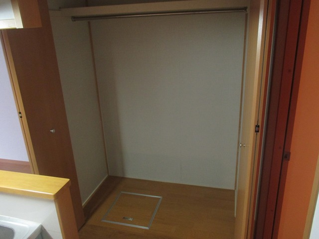 収納　大切な衣類を収納できる大型クローゼットです