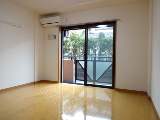 居室・リビング　洋室8帖