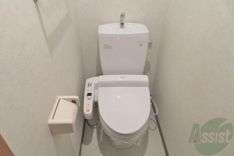 トイレ　トイレには温水洗浄付きで程よい広さもグッド。