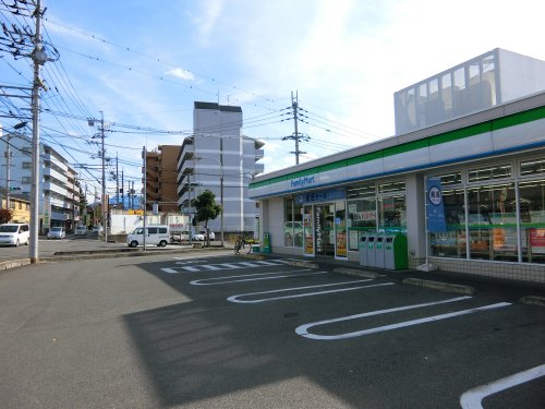 コンビニ　ファミリーマート愛大医学部前（コンビニ）まで86m