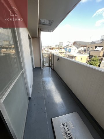 バルコニー　暖かな日差しのふりそそぐバルコニー