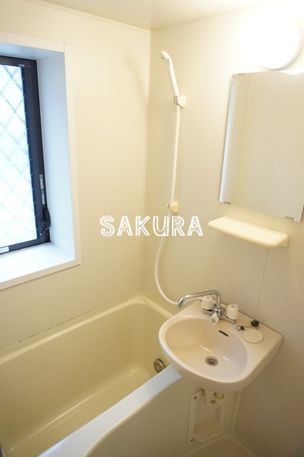 バス・シャワールーム　嬉しい追い焚き機能付きです♪