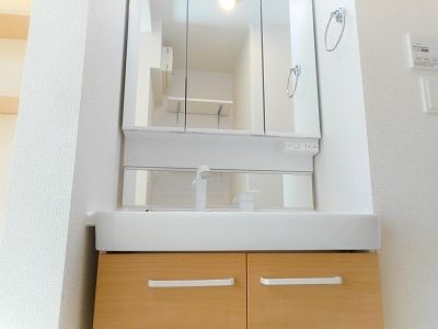 洗面設備　コンパクトで使いやすい洗面所