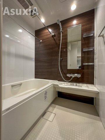 バス・シャワールーム　同タイプ間取りの別部屋写真です。