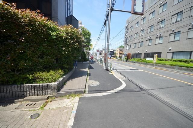 その他　物件前の通り（その他）まで1m