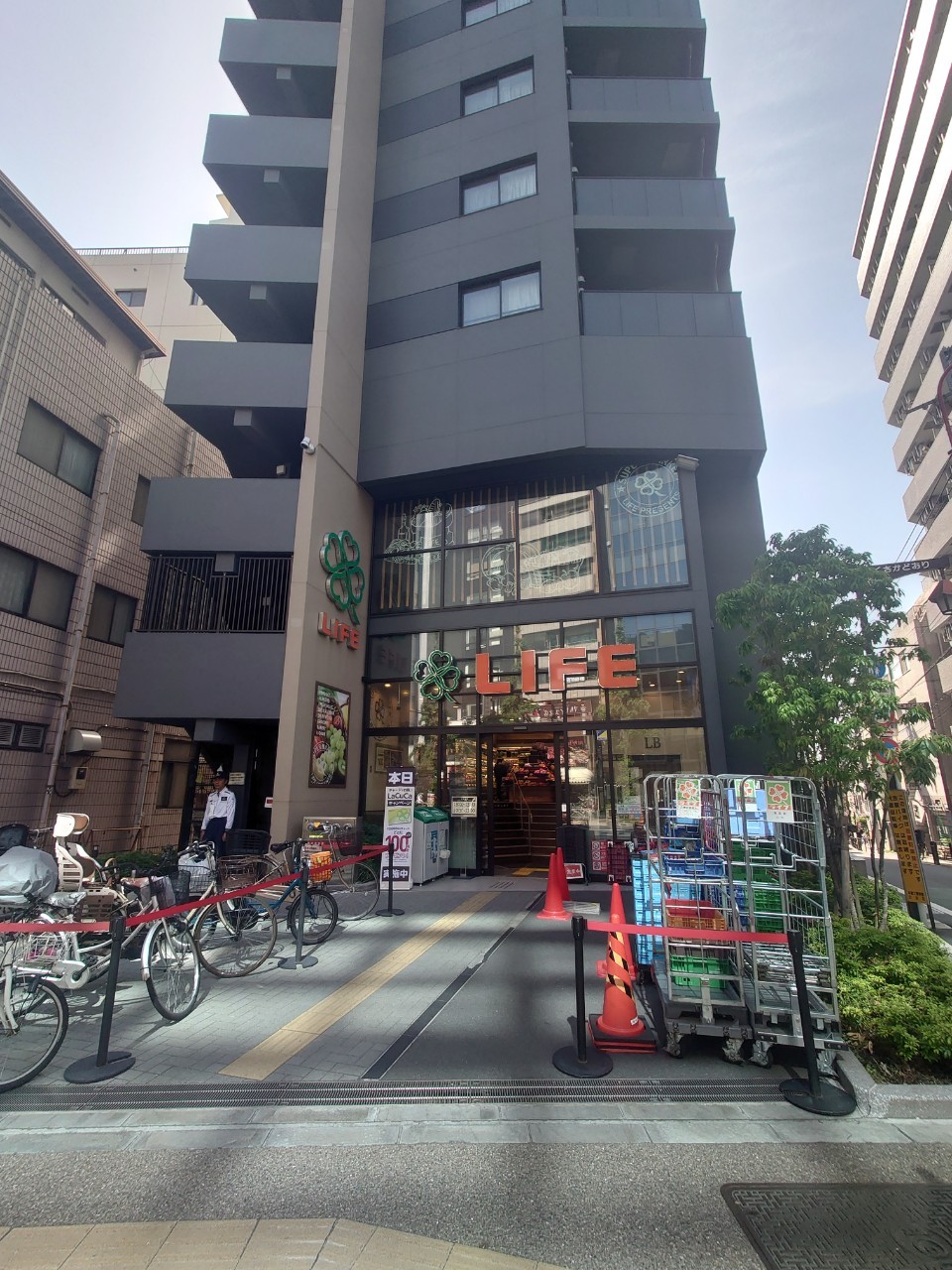 スーパー　ライフ本郷三丁目駅前店（スーパー）まで395m