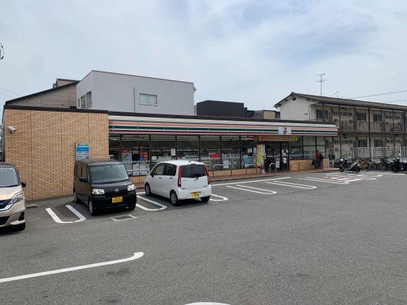 コンビニ　セブンイレブン 福岡筥松3丁目店（コンビニ）まで207m