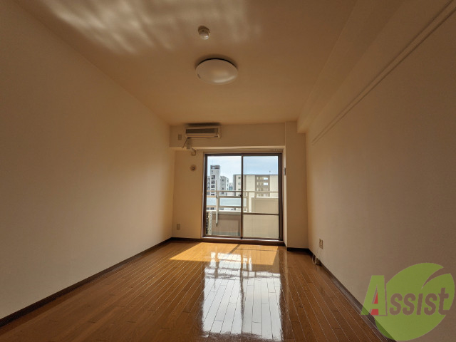 居室・リビング　９．５帖と１Ｋとしては広いので伸び伸びと生活できます。