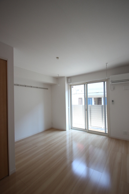 居室・リビング　８．１１帖の洋室