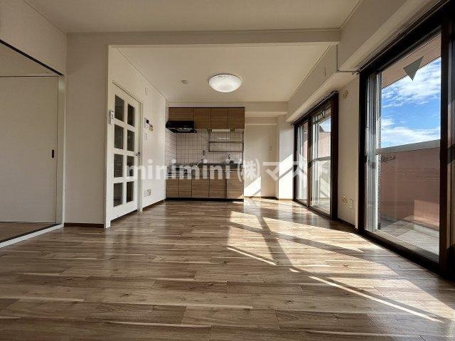 居室・リビング　他号室参考写真です