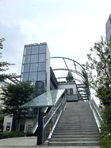 公園　MIYASHITA PARK(ミヤシタパーク)（公園）まで315m