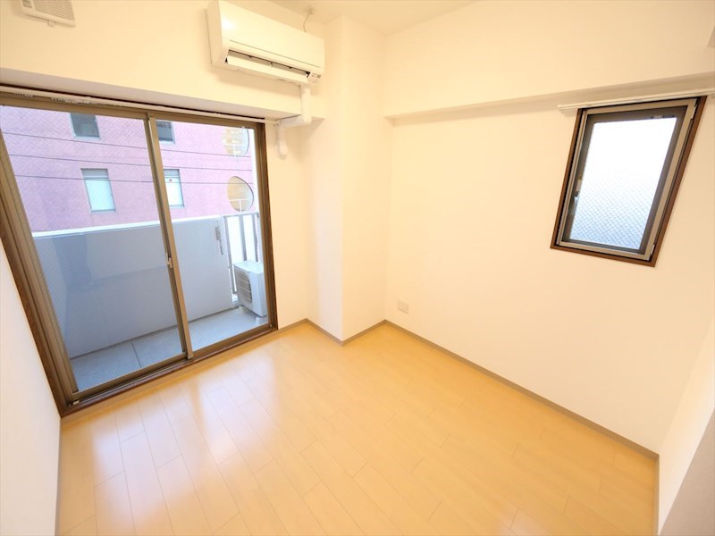 バルコニー　洋室6.62帖　クローゼット　エアコン完備