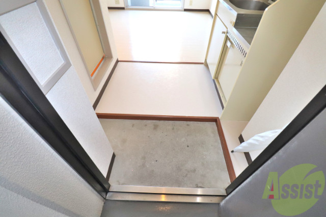 玄関　シューズボックスも置けちゃう玄関！