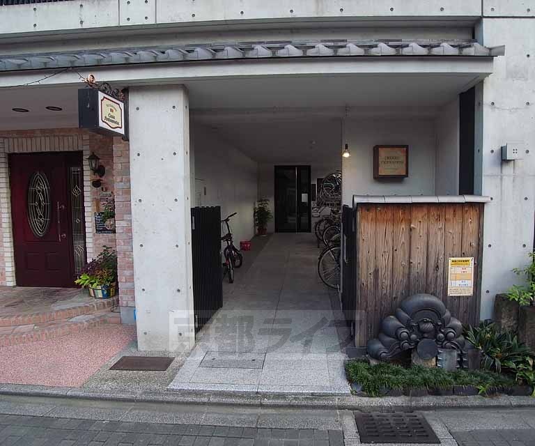 その他共有部分　建物入口です。